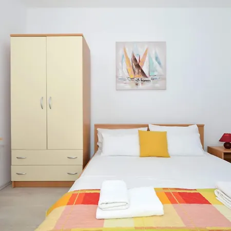 Apartment Santo - Okrug Gornji